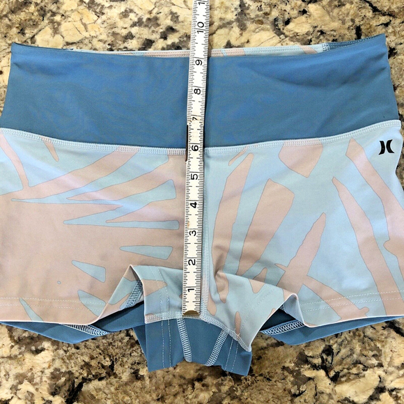 Size M 27 X 2 Hurley Womens Shorts UPF 50+ Stretchy Blue Tan Beach Gym Pilates - Picture 6 of 11